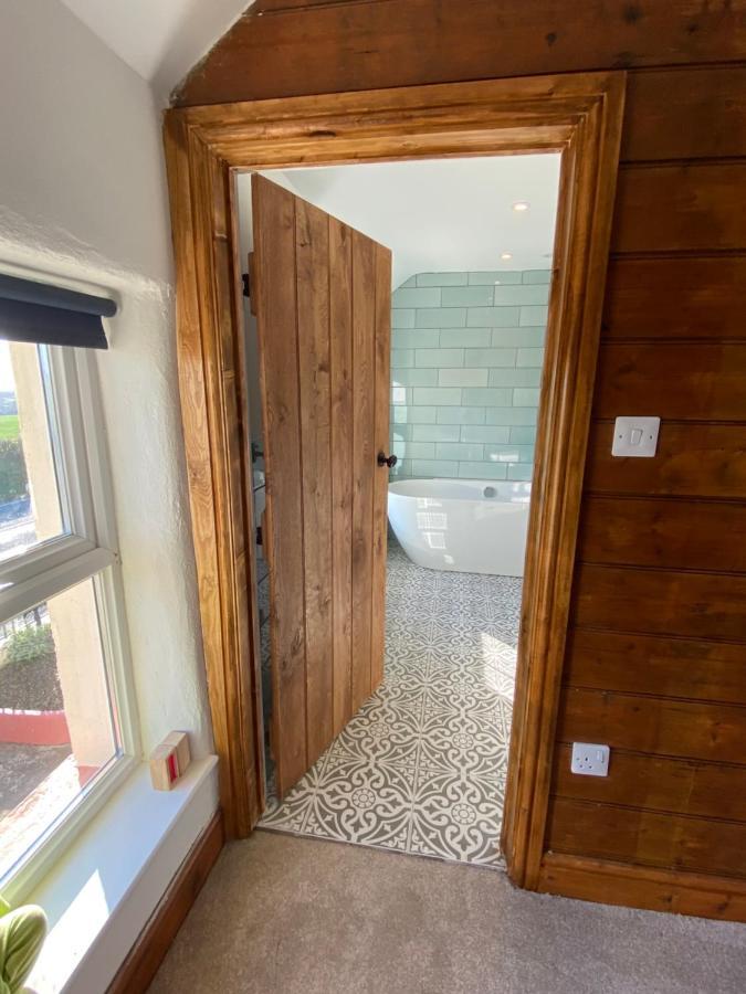 Little Hilton Farm Bed & Breakfast Haverfordwest Bagian luar foto